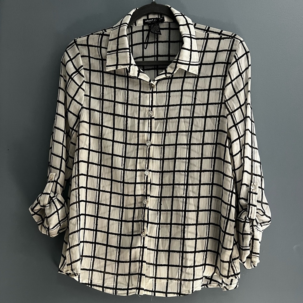 3FOR$10 black and white blouse